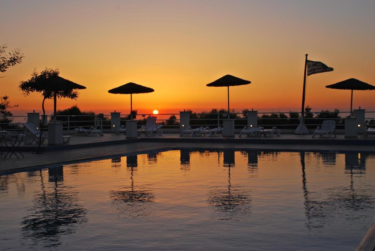 Santorini Camping & Hostel ฟิรา ภายนอก รูปภาพ