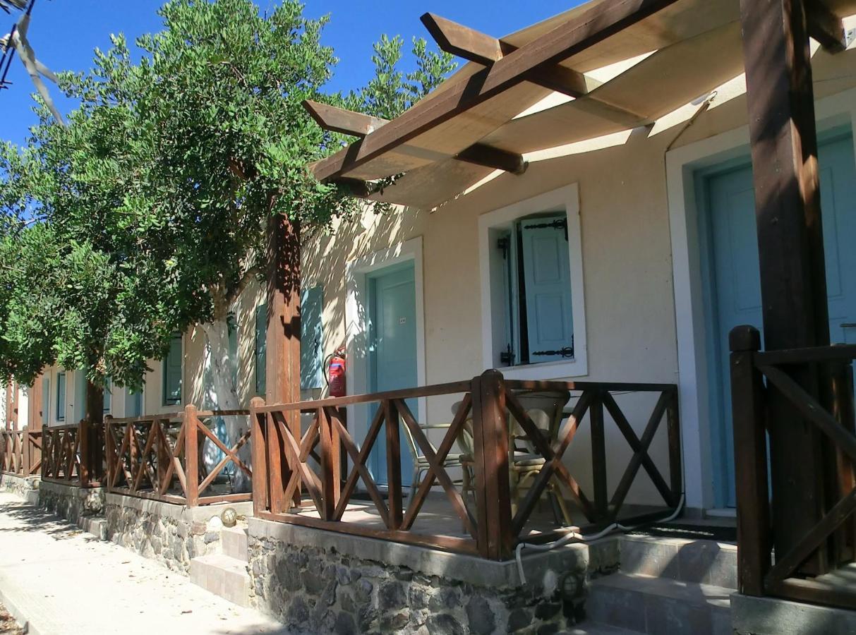 Santorini Camping & Hostel ฟิรา ภายนอก รูปภาพ