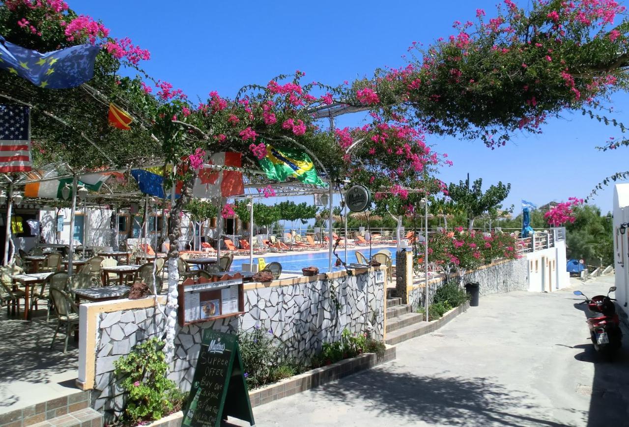 Santorini Camping & Hostel ฟิรา ภายนอก รูปภาพ