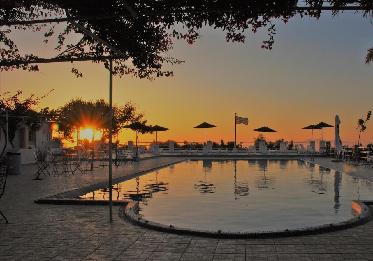 Santorini Camping & Hostel ฟิรา ภายนอก รูปภาพ
