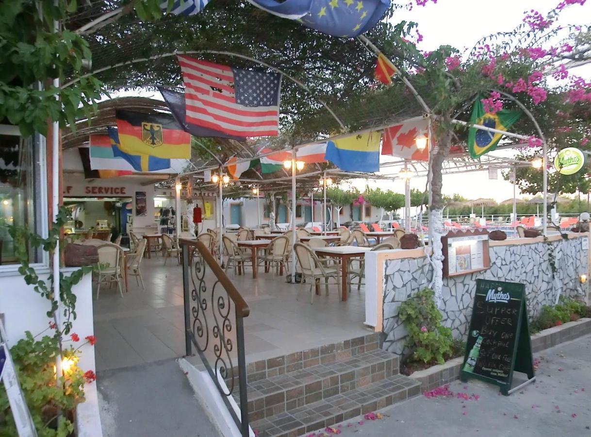 Santorini Camping & Hostel ฟิรา ภายนอก รูปภาพ