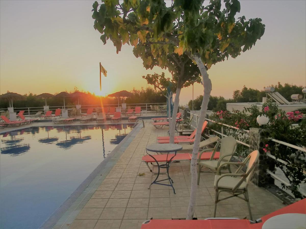 Santorini Camping & Hostel ฟิรา ภายนอก รูปภาพ