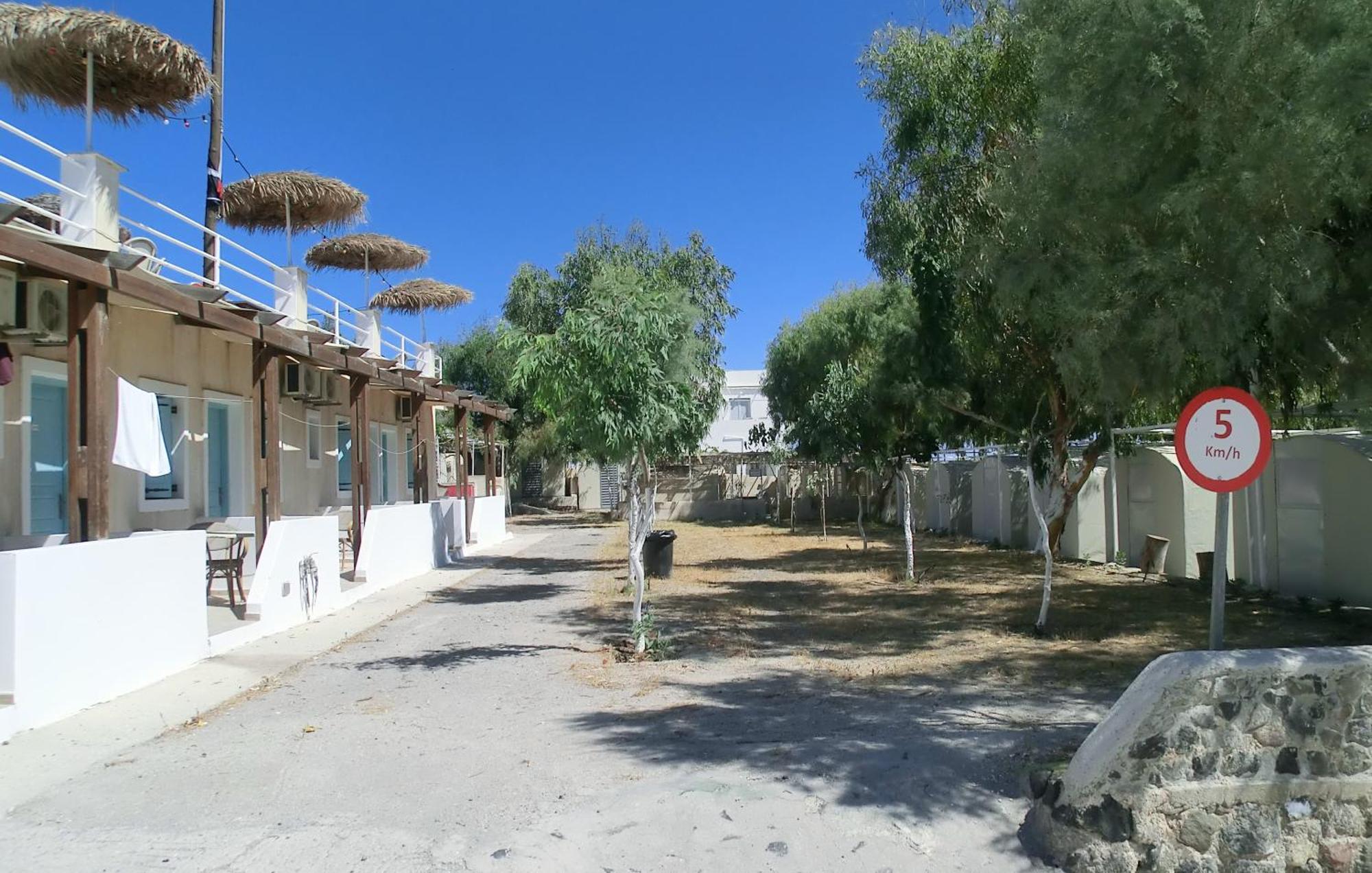 Santorini Camping & Hostel ฟิรา ภายนอก รูปภาพ